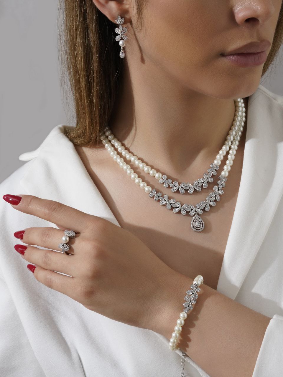 زیورآلات توکه با طراحی خاص و نگین‌های درخشان، مشابه طلا و مناسب مجالس، موجود در آرشیدا گالری