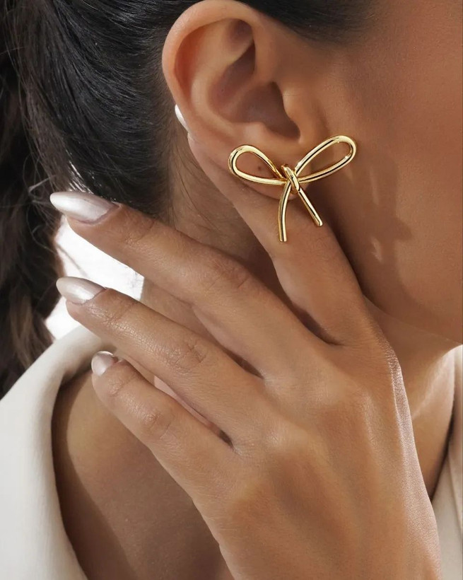 گوشواره زنانه طرح پاپیون نانو رنگ ثابت طلایی