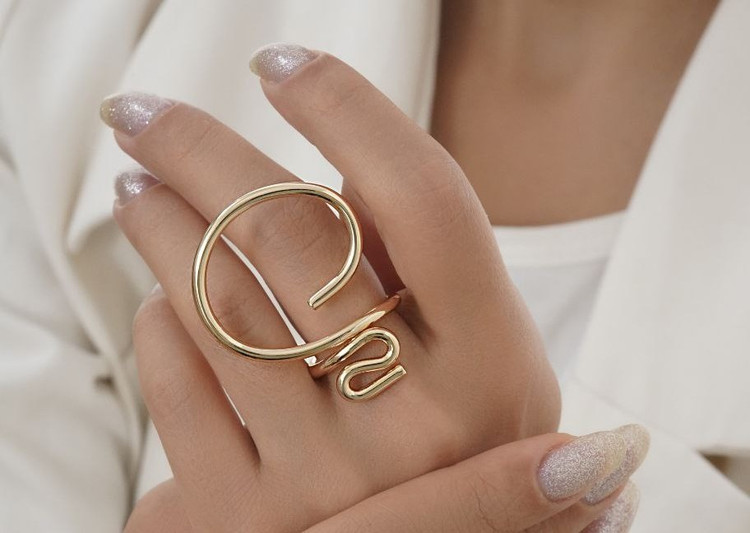 انگشتر زنانه مینیمال طرح طلا نانو رنگ ثابت