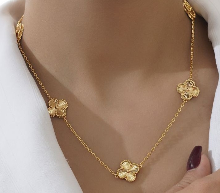 ست گردنبند و دستبند زنانه ونکلیف مدل Alhambra با تراش طلایی و آبکاری طلای ۱۸ عیار مسترکوالیتی