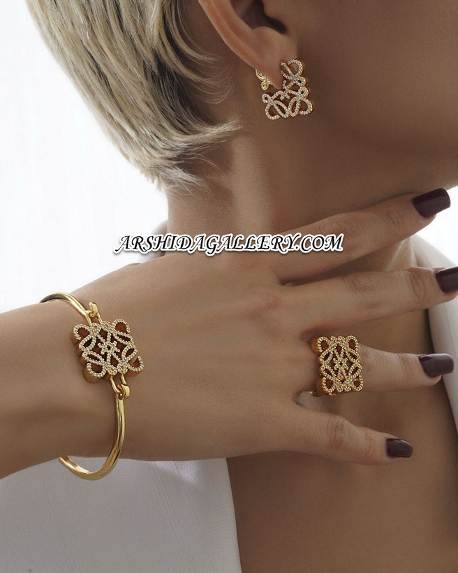 ست بنگل، انگشتر و گوشواره مسترکوالیتی لوئِوه با آبکاری طلای ۱۸ عیار و حکاکی برند