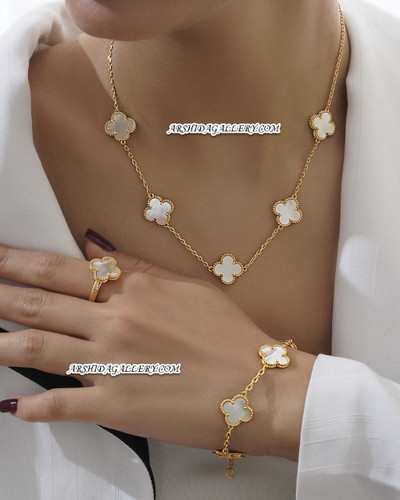 ست گردنبند، دستبند و انگشتر مسترکوالیتی صدفی ونکلیف با آبکاری طلای ۱۸ عیار و کلاورهای دورو از صدف طبیعی