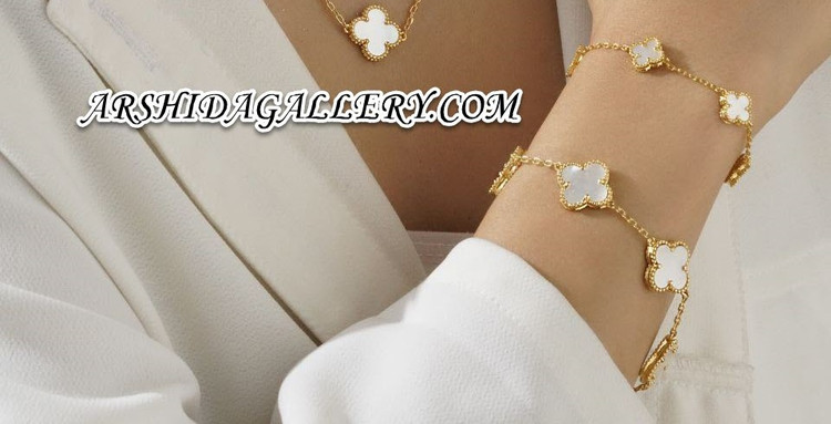 ست گردنبند و دستبند مسترکوالیتی ونکلیف صدفی با آبکاری طلای ۱۸ عیار