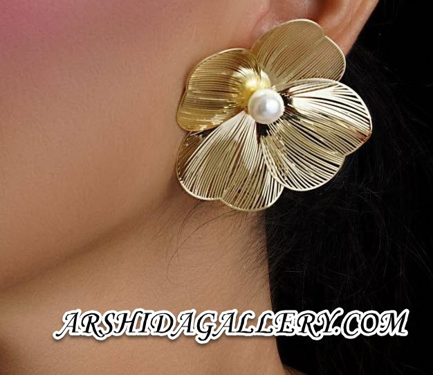 گوشواره گل مینیاتور با مروارید پرورشی و آبکاری طلای 18 عیار