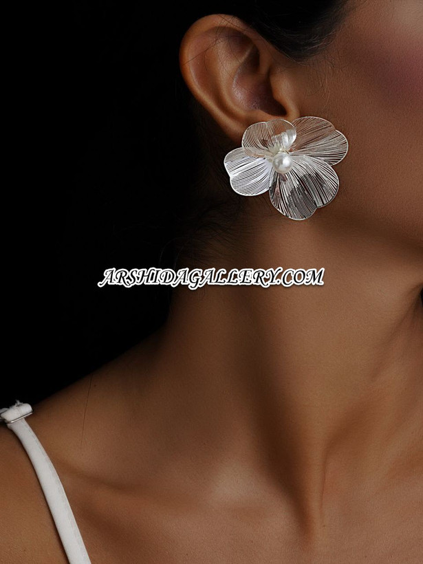 گوشواره گل مینیاتور با مروارید پرورشی و نقره