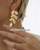 گوشواره زنانه برگ با آبکاری طلای ۱۸ عیار، طراحی شیک و بینظیر