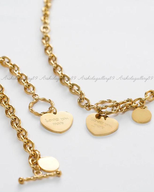 ست گردنبند و دستبند زنانه تیفانی با پلاک قلب و قفل T آبکاری طلا ۱۸ عیار