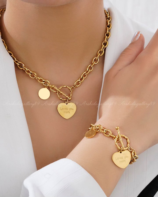 ست گردنبند و دستبند زنانه تیفانی با پلاک قلب و قفل T آبکاری طلا ۱۸ عیار
