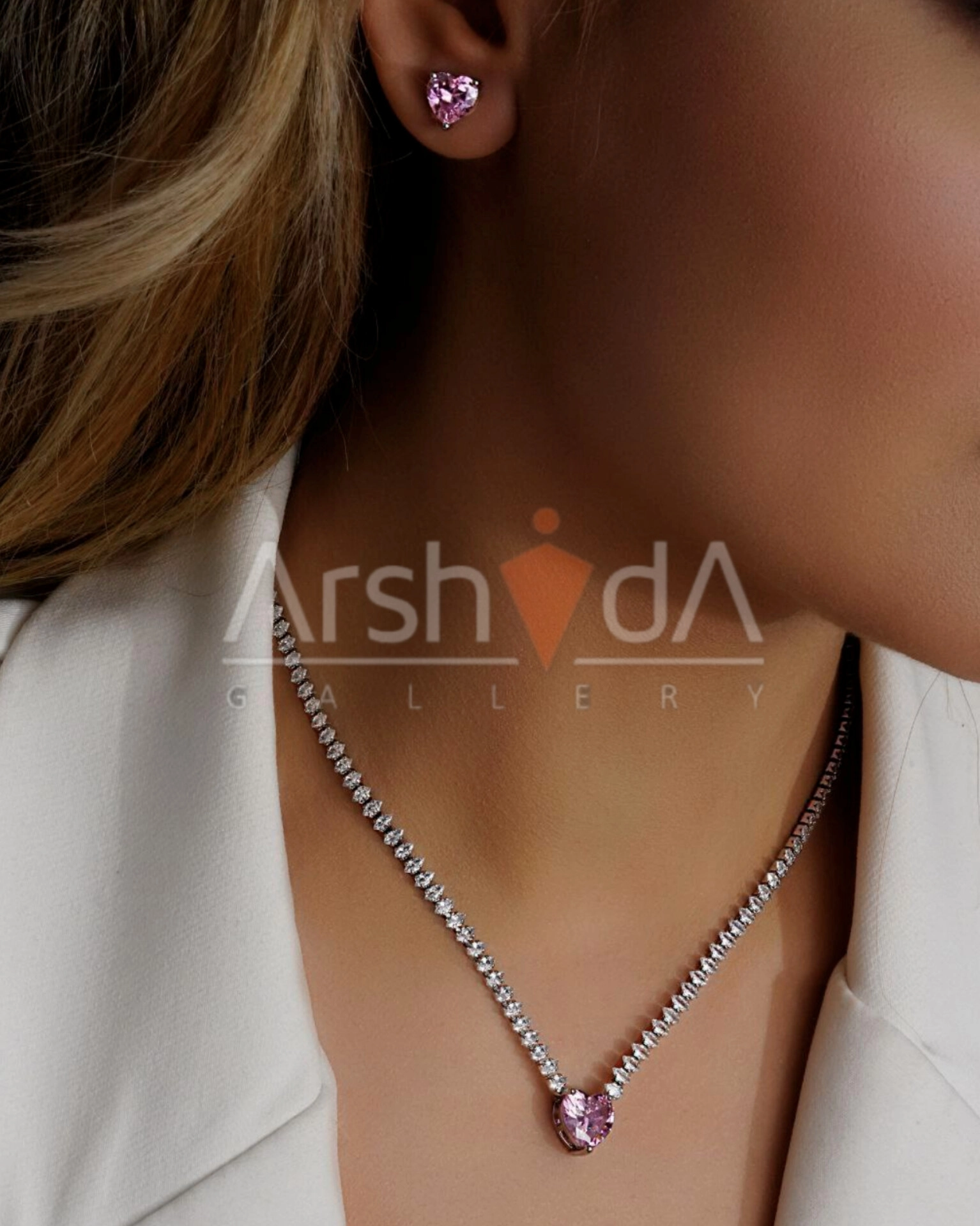 نیمست طرح جواهر رنگی قلبی با آبکاری رادیوم و نگینهای زیرکونیوم