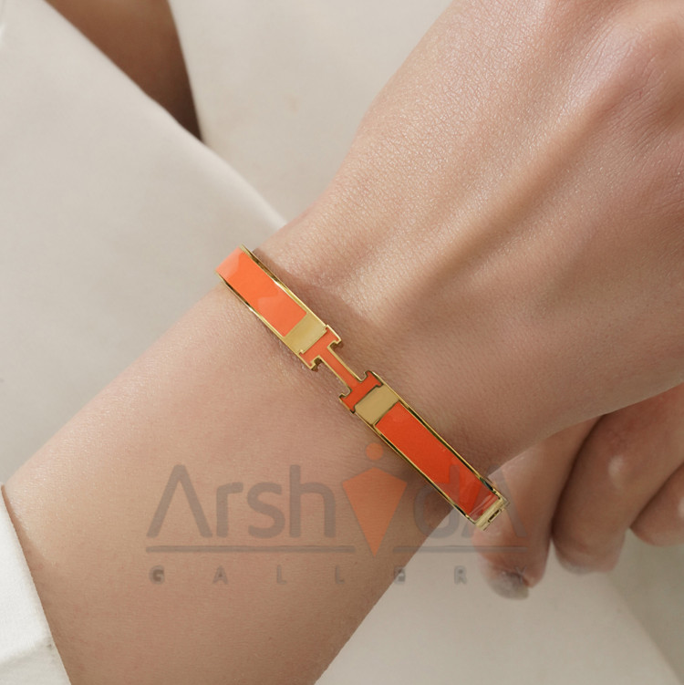 دستبند زنانه هرمس با طراحی لوکس میناکاری نارنجی