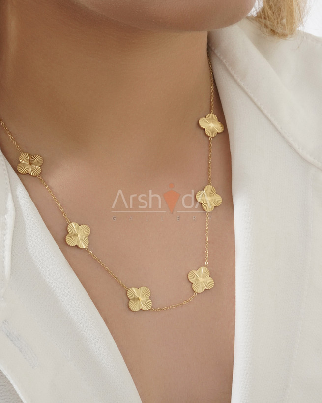 ست گردنبند و دستبند ونکلیف زنانه استیل با کلاورهای درشت و آبکاری طلای ۱۸ عیار