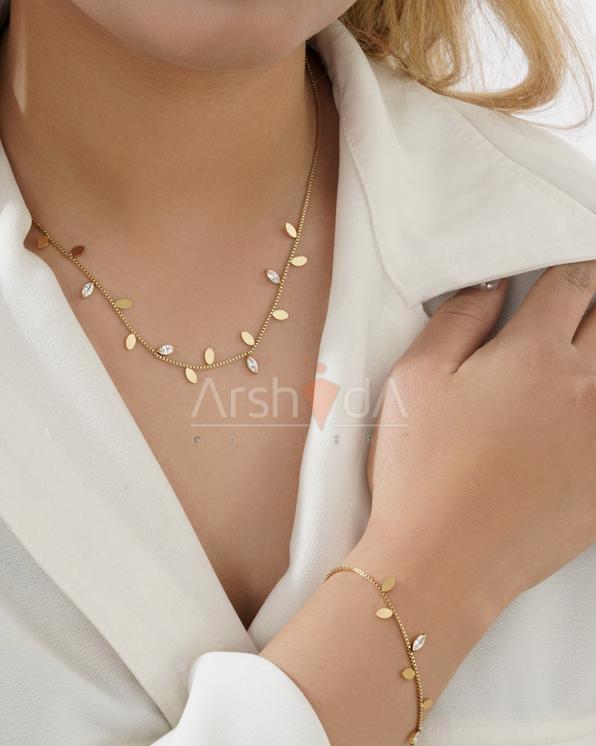 ست گردنبند، دستبند و گوشواره برگ نگیندار استیل با آبکاری طلای ۱۸ عیار