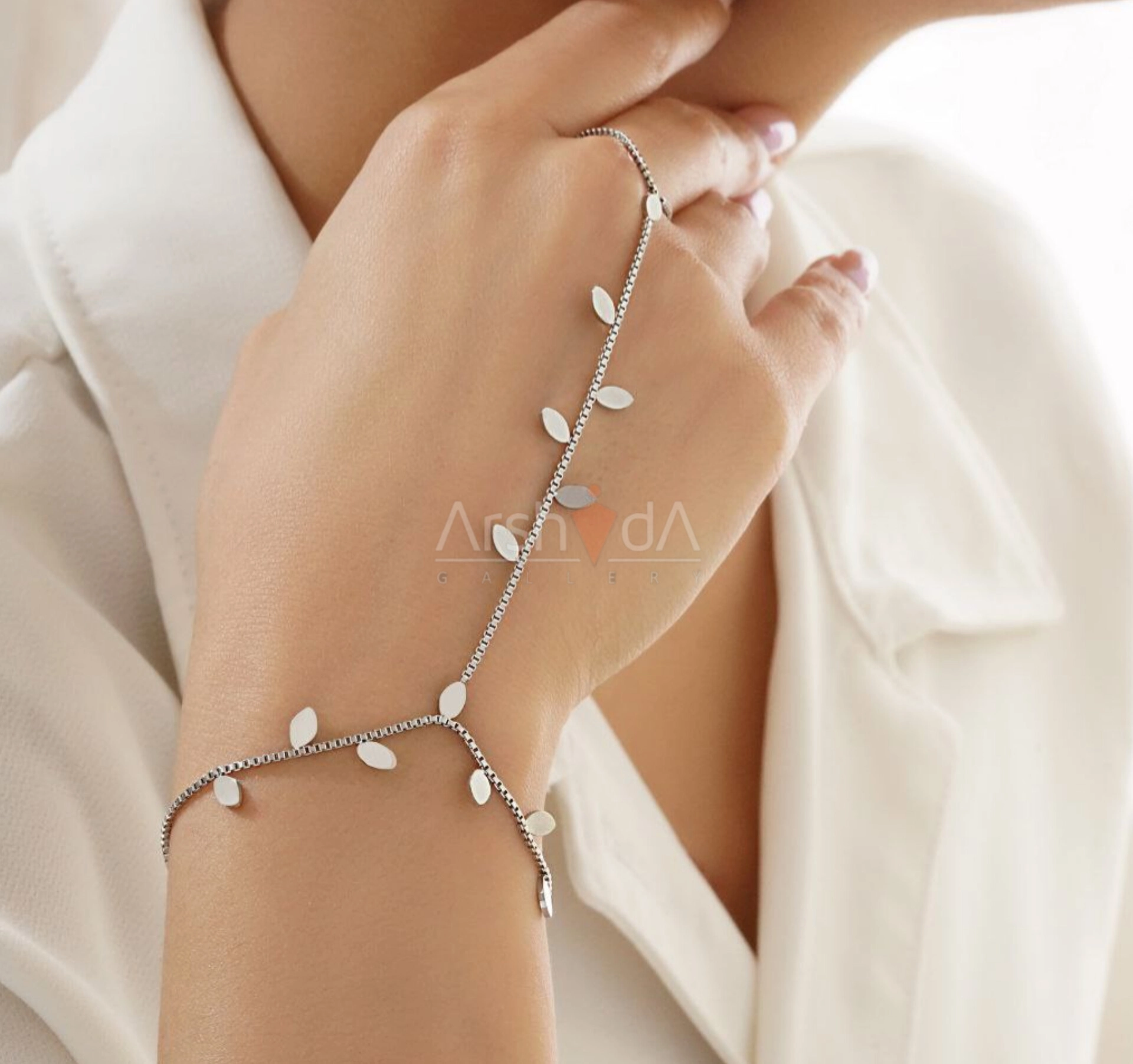 دستبند زنانه تمیمه طرح طلا و سیلور نانو رنگ ثابت