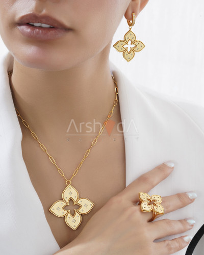 ست زنانه مسترکوالیتی روبرتو کوین با کلاورهای درشت و آبکاری طلا ۱۸ عیار