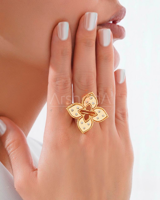 ست زنانه مسترکوالیتی روبرتو کوین با کلاورهای درشت و آبکاری طلا ۱۸ عیار