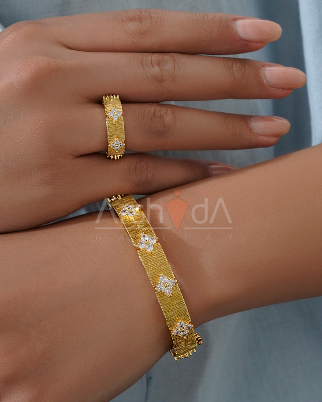 ست دستبند و انگشتر زنانه مدل گلوریا با آبکاری طلا و نگینهای زیرکونیوم