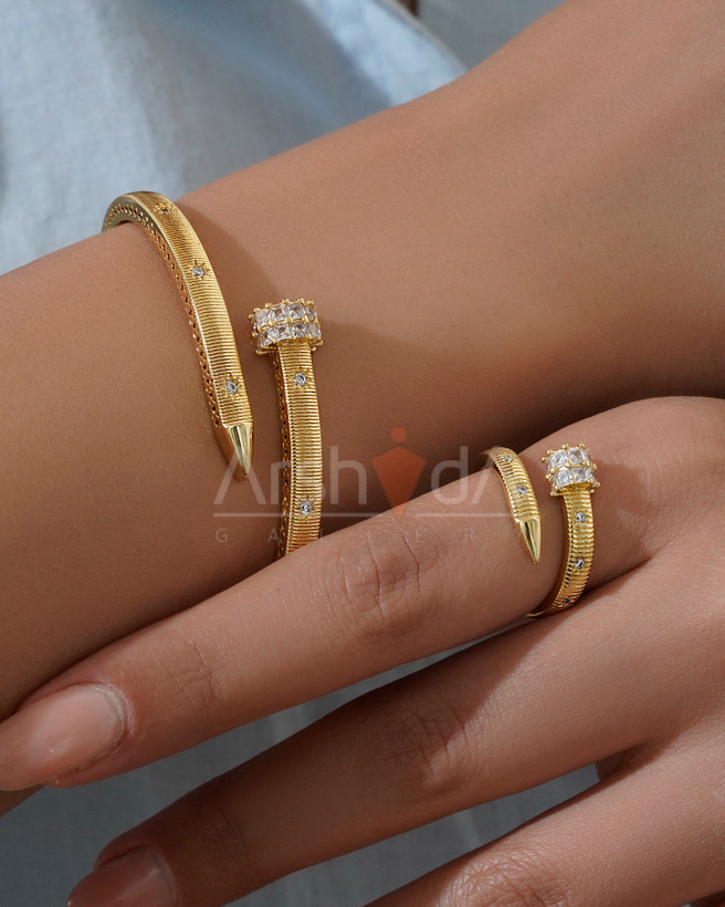 ست زنانه دستبند و انگشتر میخ طرح طلا با آبکاری ۱۸ عیار و نانو