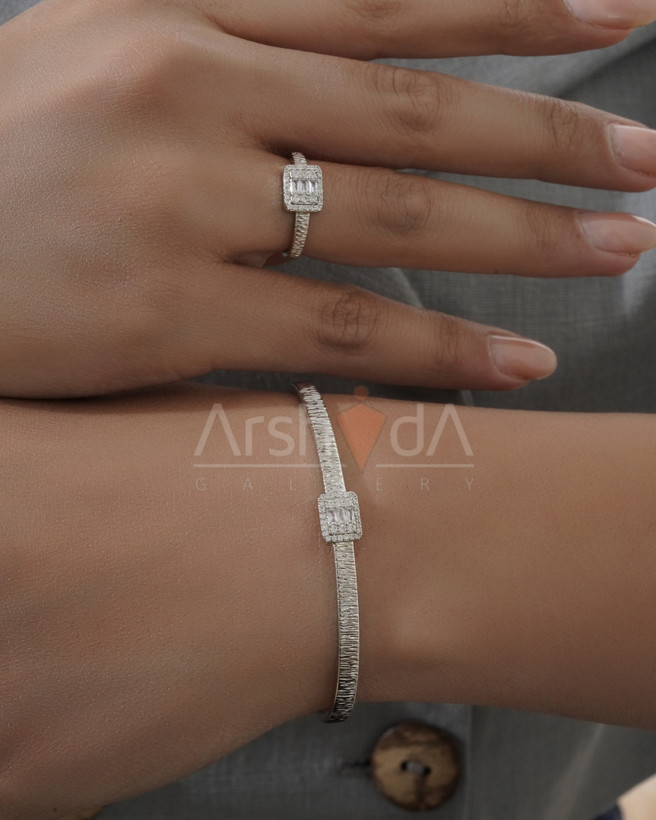 ست زنانه دستبند و انگشتر نگیندار با آبکاری طلا ۱۸ عیار و پوشش نانو