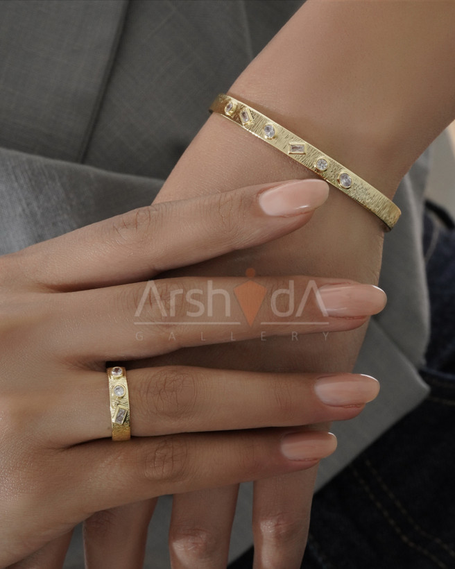 ست زنانه دستبند و انگشتر نگیندار با آبکاری طلا ۱۸ عیار و پوشش نانو