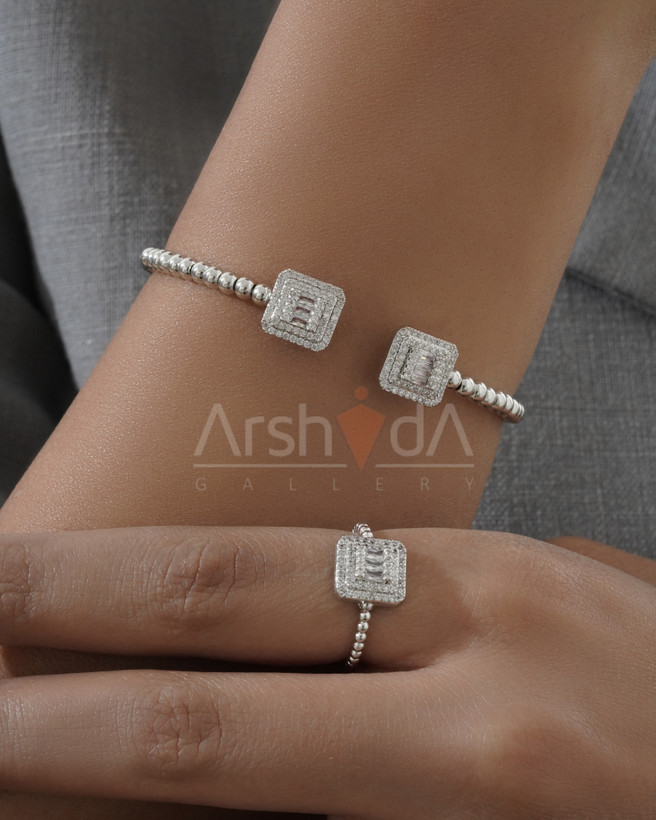 ست زنانه دستبند و انگشتر نگیندار با آبکاری طلا ۱۸ عیار و پوشش نانو