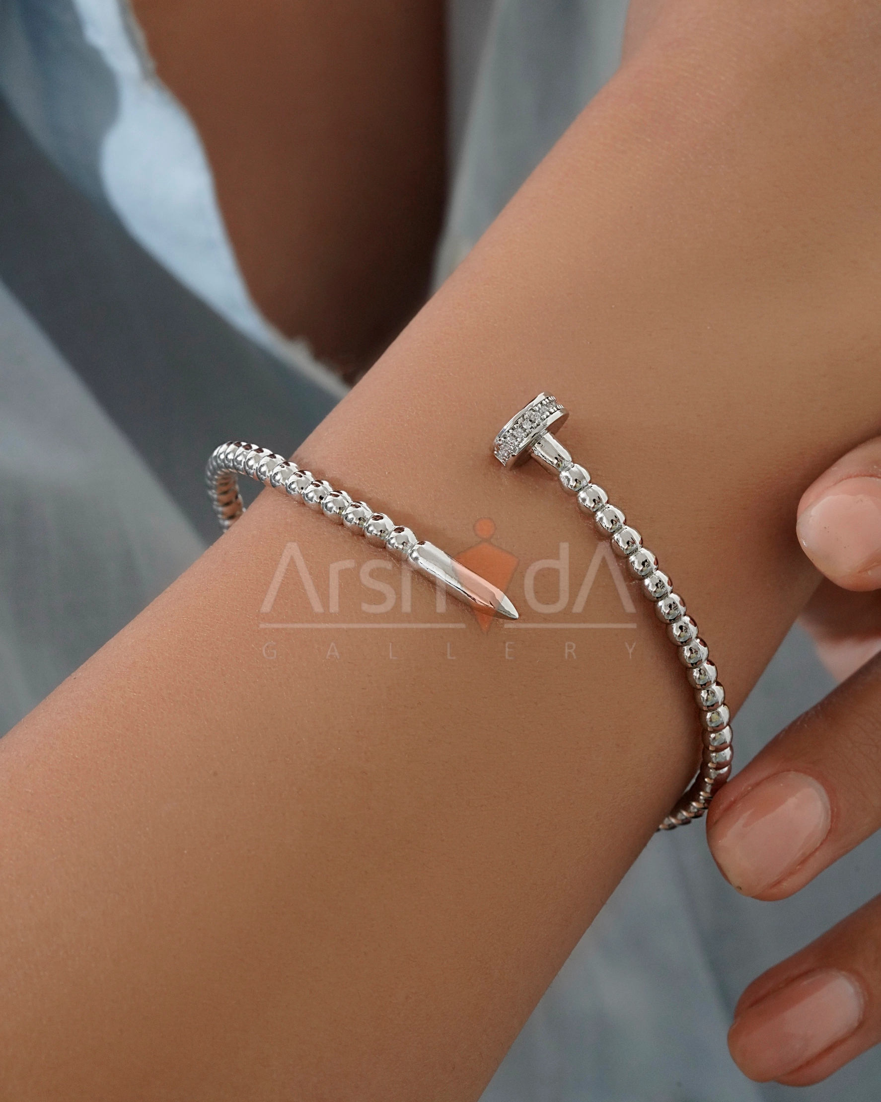 بنگل زنانه میخ کارتیه با آبکاری رادیوم و طلای ۱۸ عیار رنگ ثابت