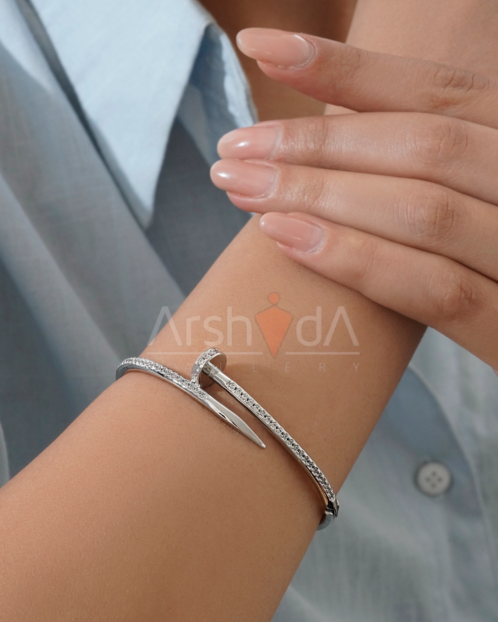 بنگل زنانه میخ کارتیه با آبکاری رادیوم و طلای ۱۸ عیار رنگ ثابت