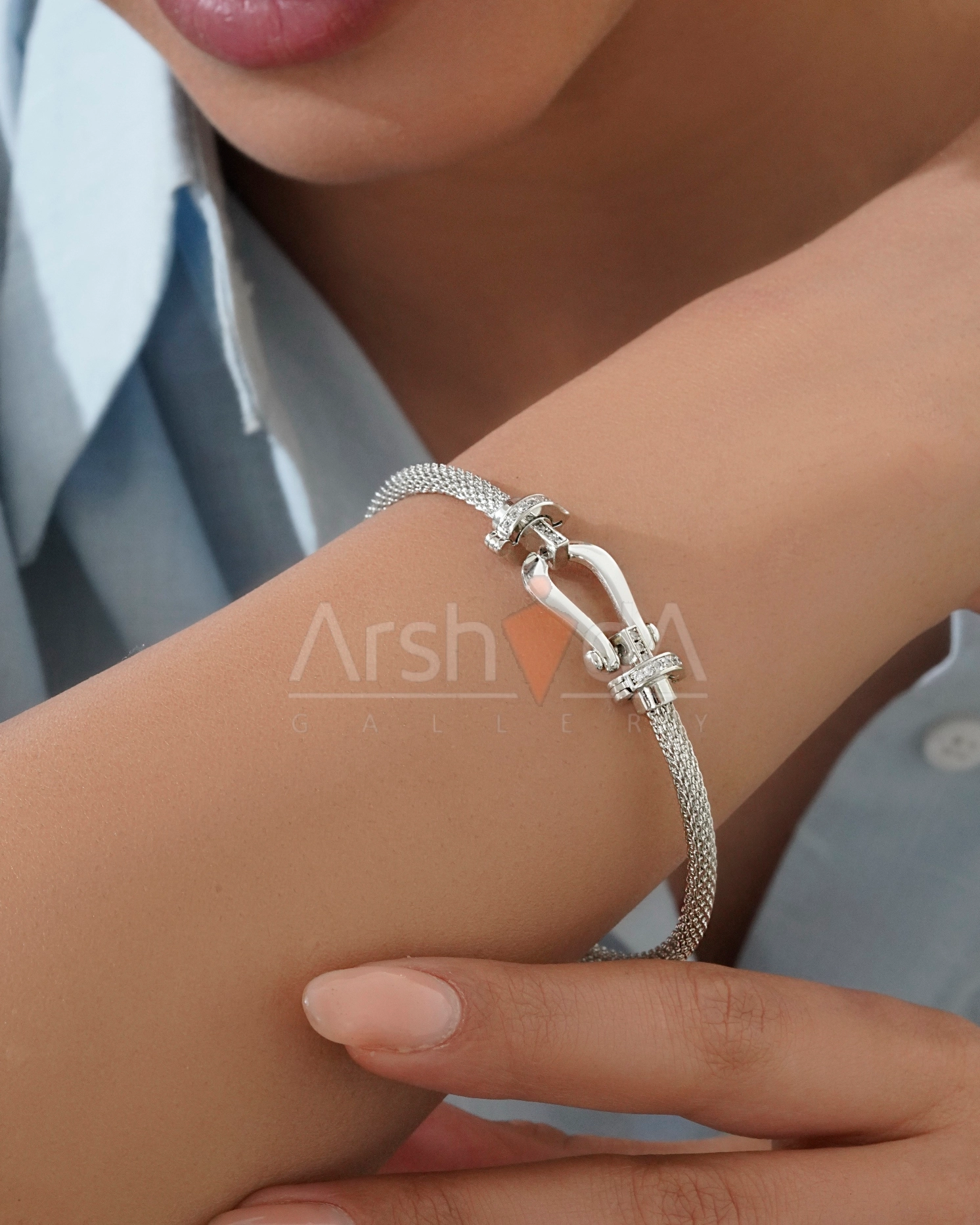 دستبند فرد طلایی آبکاری 18 عیار و رادیوم با طراحی خاص و رنگ ثابت