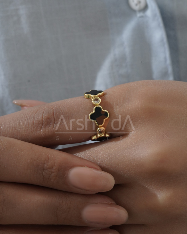 نیمست و انگشتر زنانه ونکلیف با سنگ اونیکس مشکی و آبکاری طلا 18 عیار