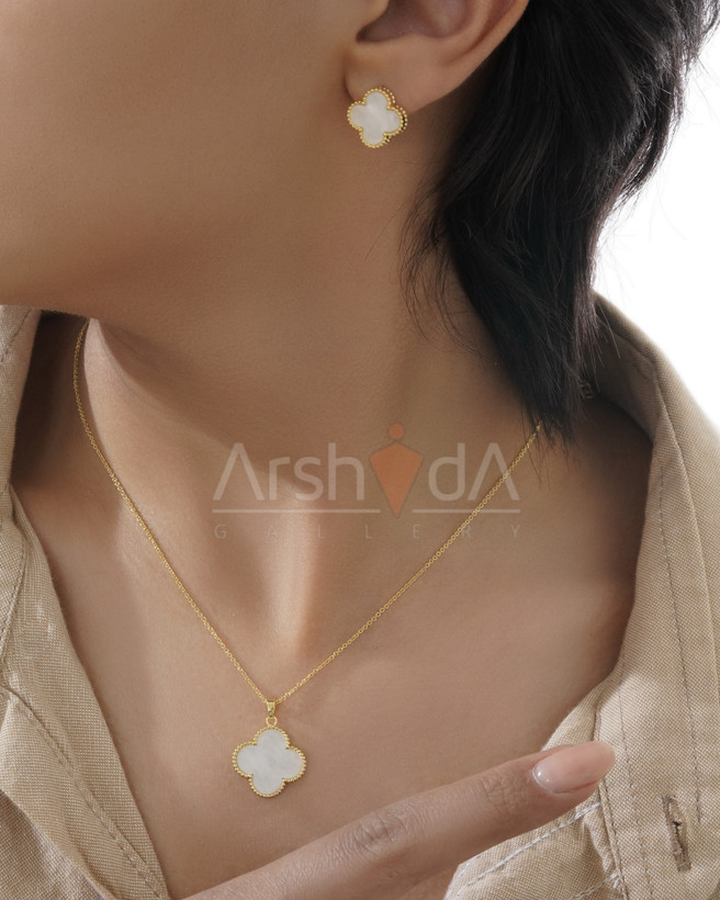 نیمست و انگشتر زنانه ونکلیف با سنگ صدفی سفید و آبکاری طلا 18 عیار