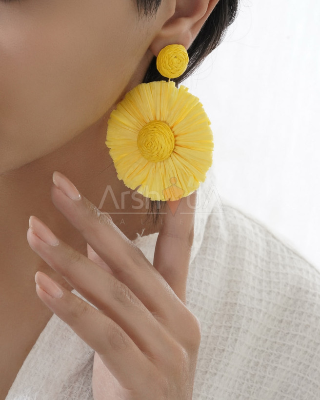 گوشواره زنانه گل رنگی با میخ نقره ضد حساسیت و طراحی سبک