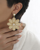 گوشواره زنانه گل رنگی با میخ نقره ضد حساسیت و طراحی سبک