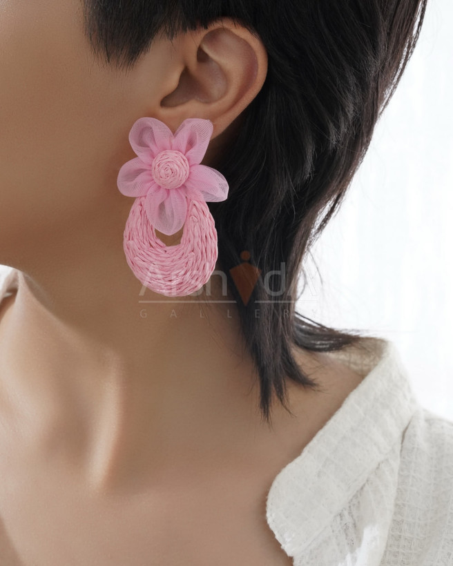 گوشواره زنانه گل رنگی با میخ نقره ضد حساسیت و طراحی سبک