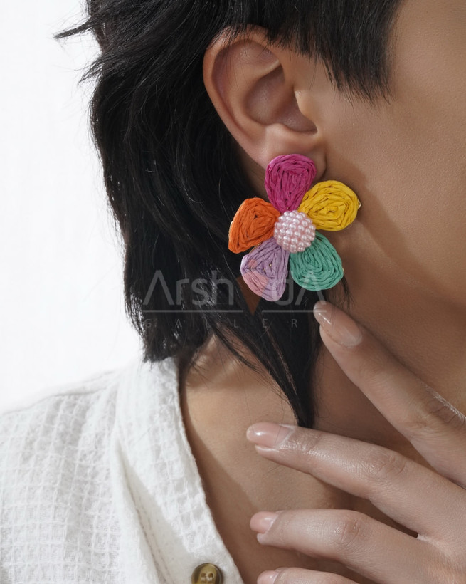 گوشواره زنانه گل رنگی با میخ نقره ضد حساسیت و طراحی سبک