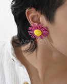 گوشواره زنانه گل رنگی با میخ نقره ضد حساسیت و طراحی سبک