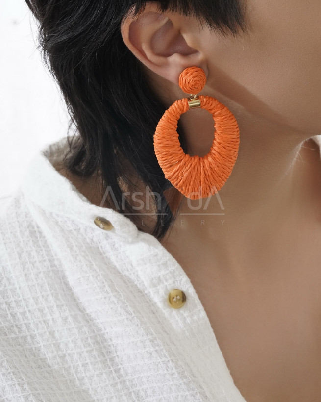 گوشواره زنانه گل رنگی با میخ نقره ضد حساسیت و طراحی سبک