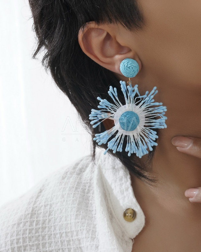 گوشواره زنانه گل رنگی با میخ نقره ضد حساسیت و طراحی سبک