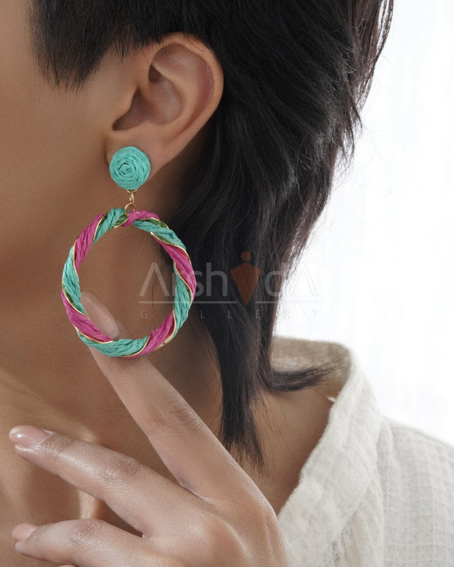 گوشواره زنانه گل رنگی با میخ نقره ضد حساسیت و طراحی سبک