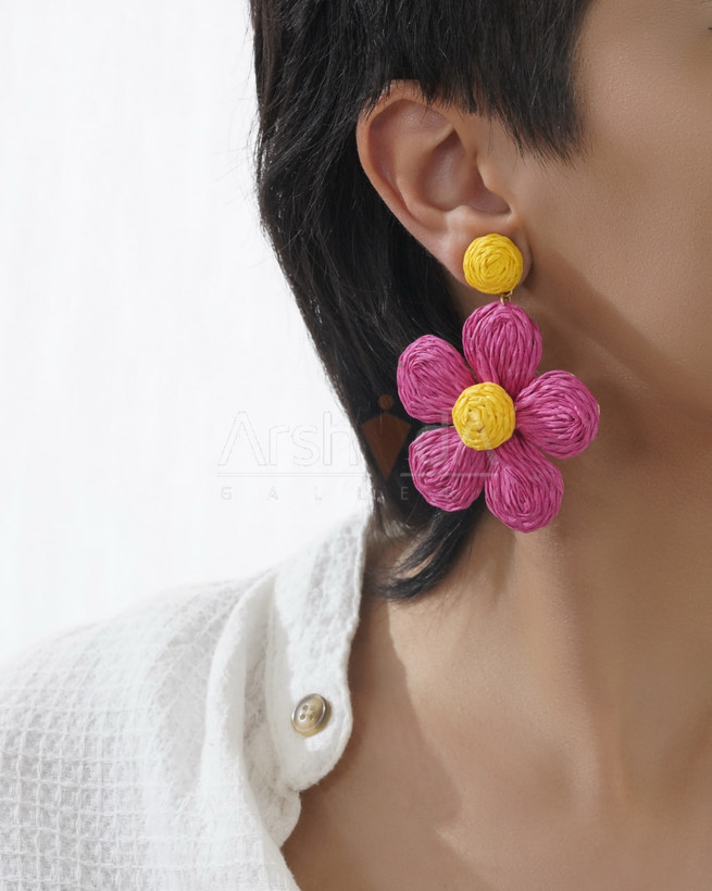 گوشواره زنانه گل رنگی با میخ نقره ضد حساسیت و طراحی سبک