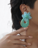 گوشواره زنانه گل رنگی با میخ نقره ضد حساسیت و طراحی سبک