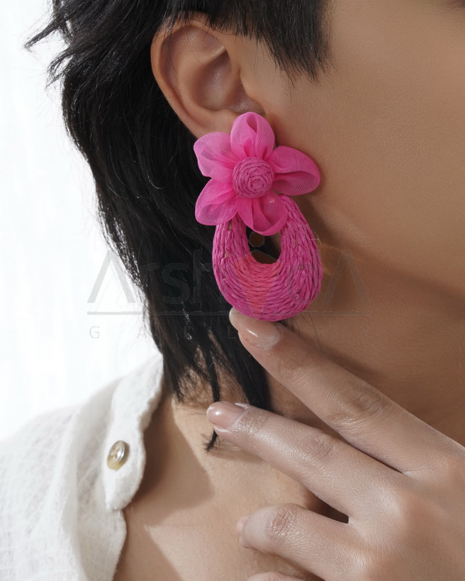 گوشواره زنانه گل رنگی با میخ نقره ضد حساسیت و طراحی سبک