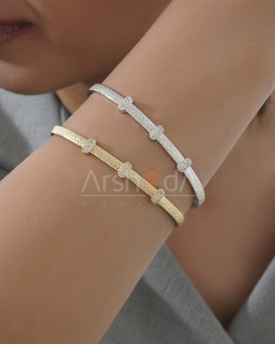 بنگل زنانه طرح طلا با آبکاری ۱۸ عیار و رنگ ثابت نانو