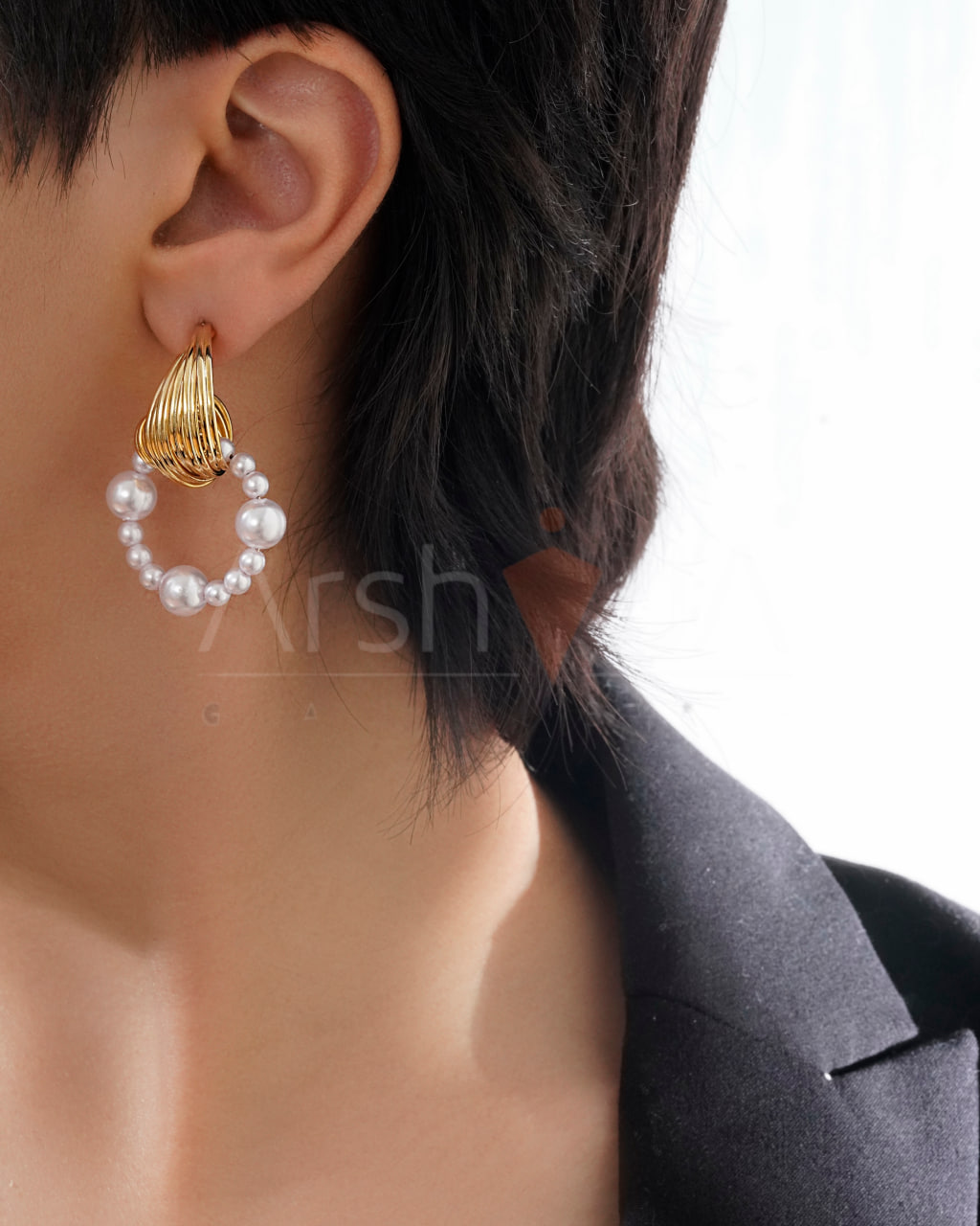 گوشواره زنانه مرواریدی طرح طلا با میخ نقره و آبکاری ۱۸ عیار