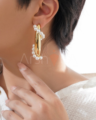 گوشواره زنانه مرواریدی طرح طلا با میخ نقره و آبکاری ۱۸ عیار