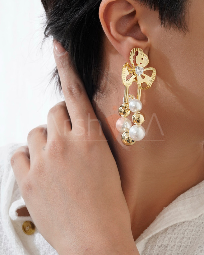 گوشواره زنانه گل نگیندار طرح طلا با میخ نقره