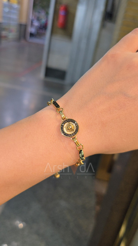 ست گردنبند، دستبند و گوشواره زنانه ورساچه با آبکاری طلا ۱۸ عیار و طرح خاص