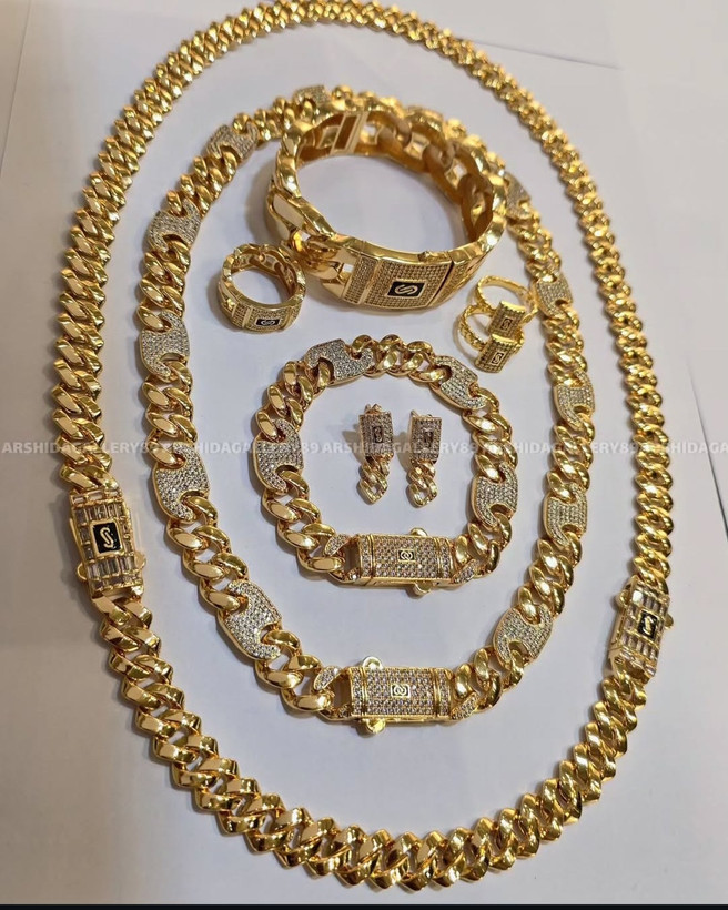 ست گردنبند و دستبند انگشتر گوشواره موناکوچین وارداتی آبکاری طلا ۱۸ عیار و نانو پولیش تک با نگین