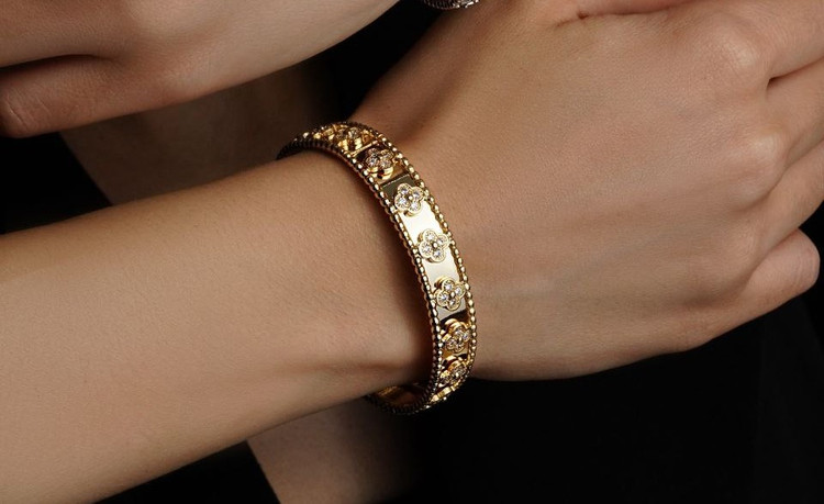 دستبند زنانه آینهای ونکلیف با نگین زیرکونیوم آبکاری طلا و رادیوم و قفل ضامندار خاص