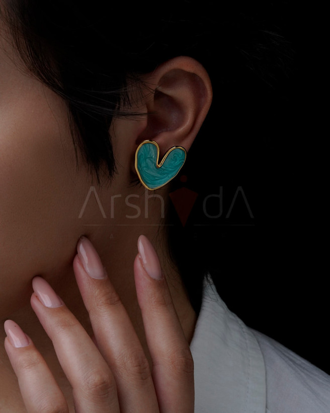 گوشواره زنانه میناکاری طرح قلب با آبکاری طلا ۱۸ عیار