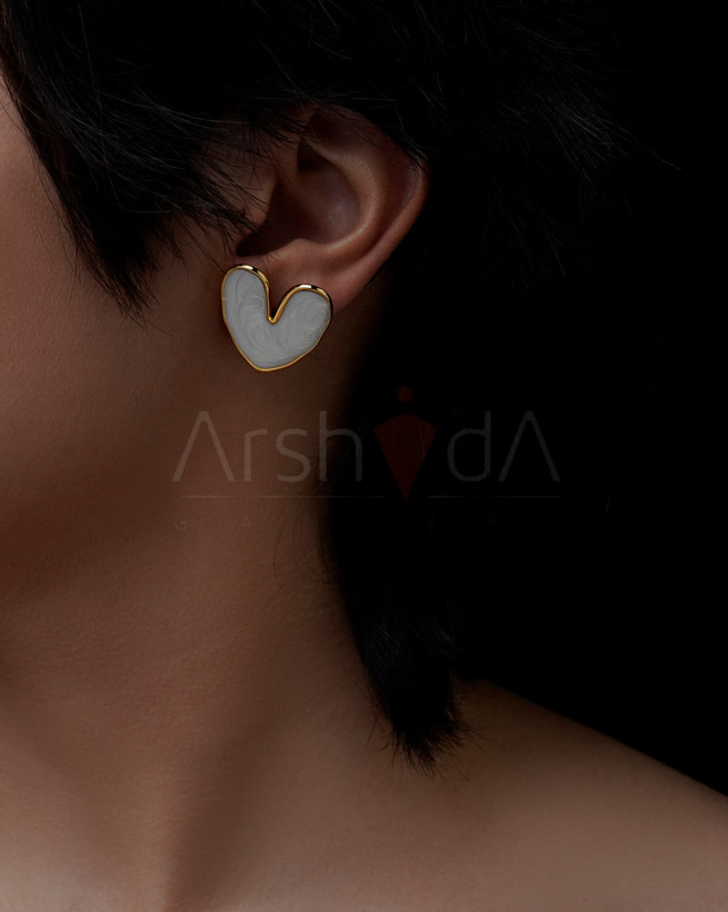 گوشواره زنانه میناکاری طرح قلب با آبکاری طلا ۱۸ عیار