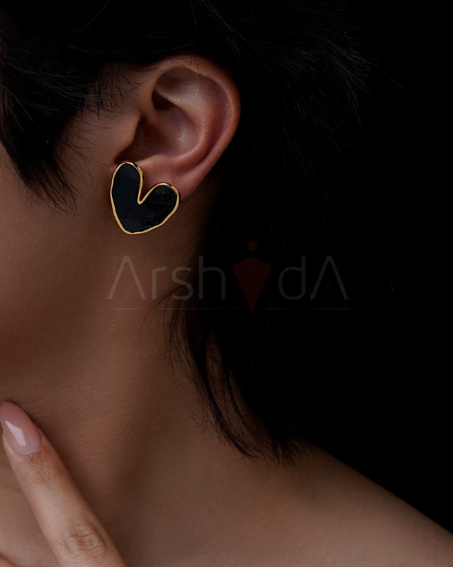 گوشواره زنانه میناکاری طرح قلب با آبکاری طلا ۱۸ عیار